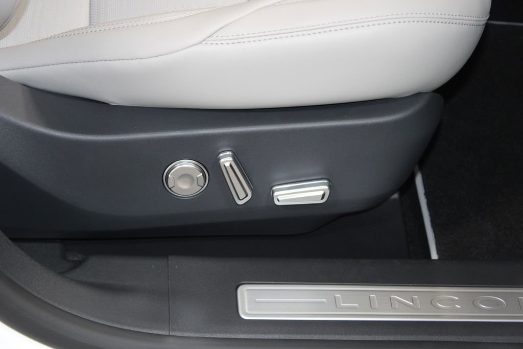 New 2026 Lincoln Nautilus Reserve image 26