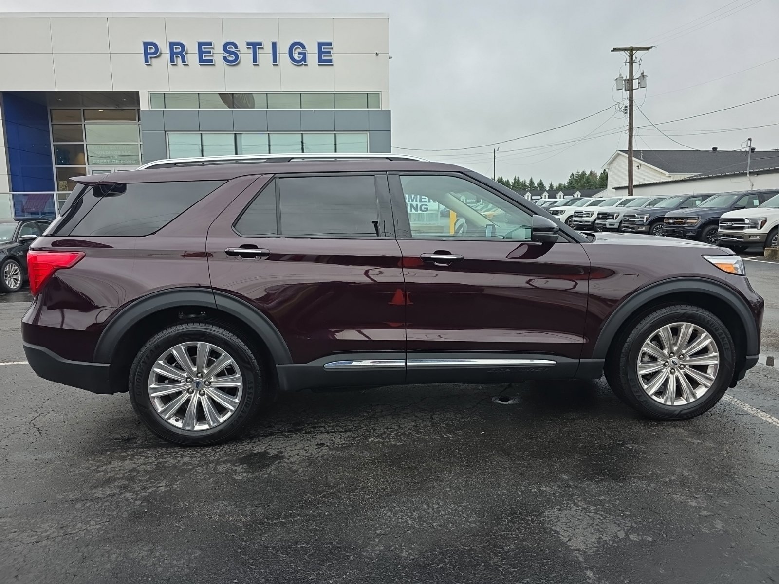 Used 2022 Ford Explorer Limited w/ Limited Technology Package AWD/4WD image 3