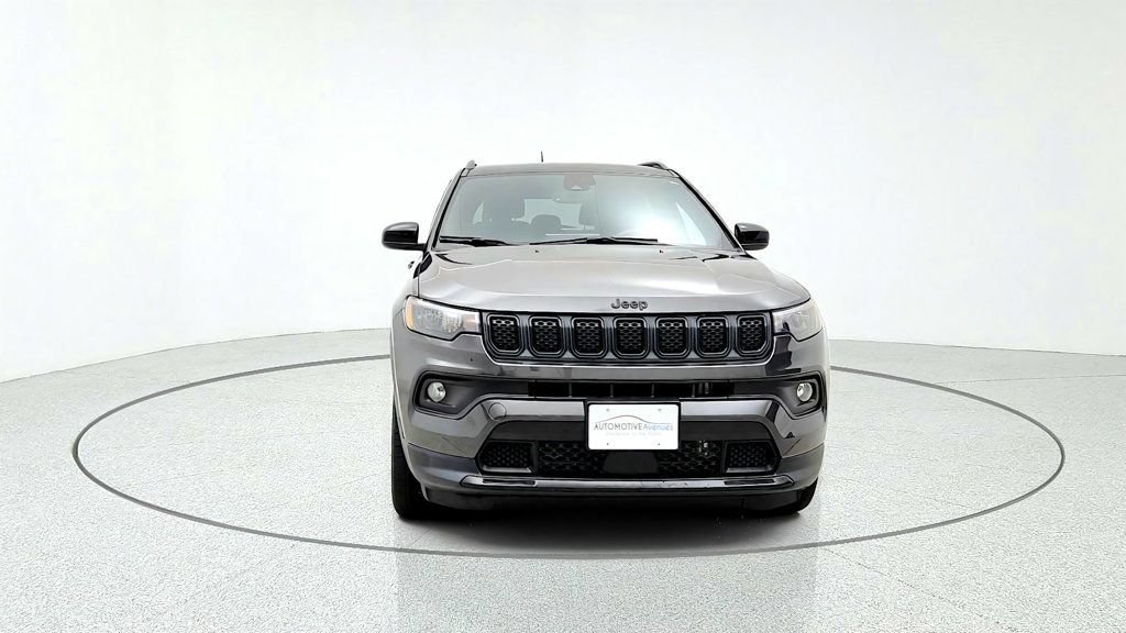 Used 2023 Jeep Compass Latitude w/ Sun and Sound Group AWD/4WD image 2