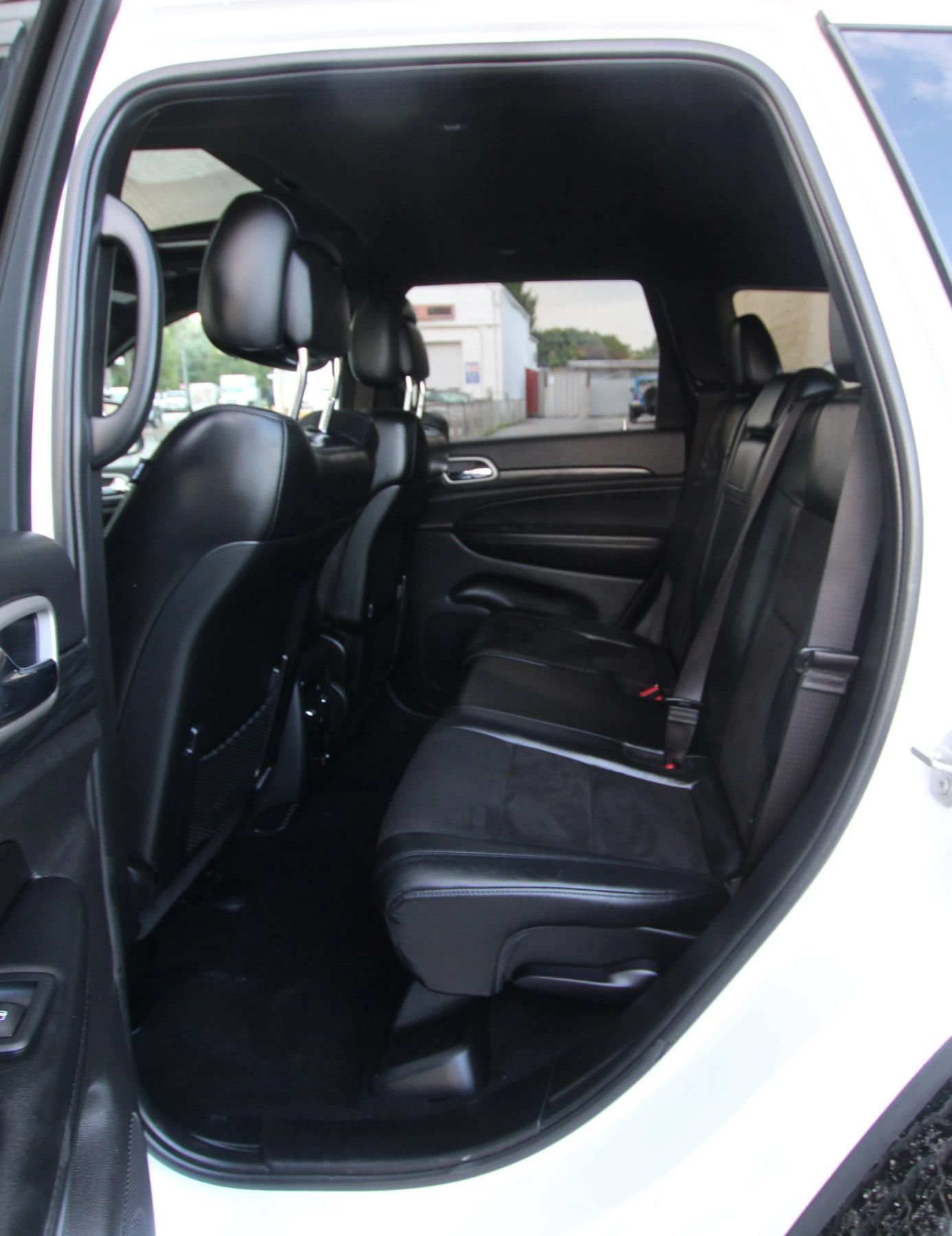 Used 2020 Jeep Grand Cherokee Laredo w/ Security & Convenience Group AWD/4WD image 11