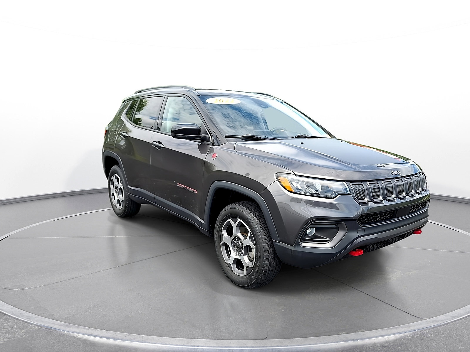 Used 2022 Jeep Compass Trailhawk w/ Trailhawk Convenience Group AWD/4WD image 2