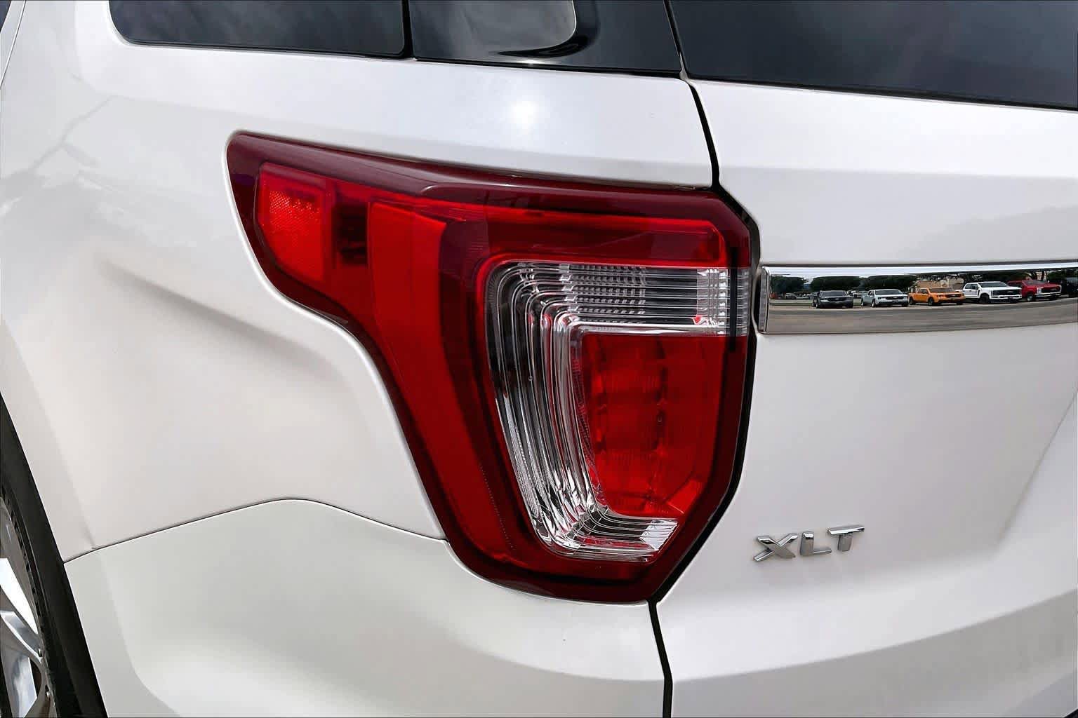 Used 2019 Ford Explorer XLT w/ Equipment Group 202A FWD image 28