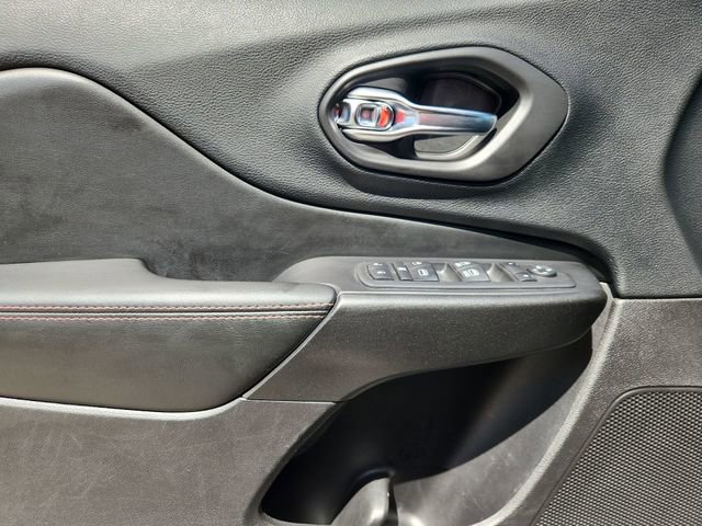 Used 2020 Jeep Cherokee Trailhawk image 22