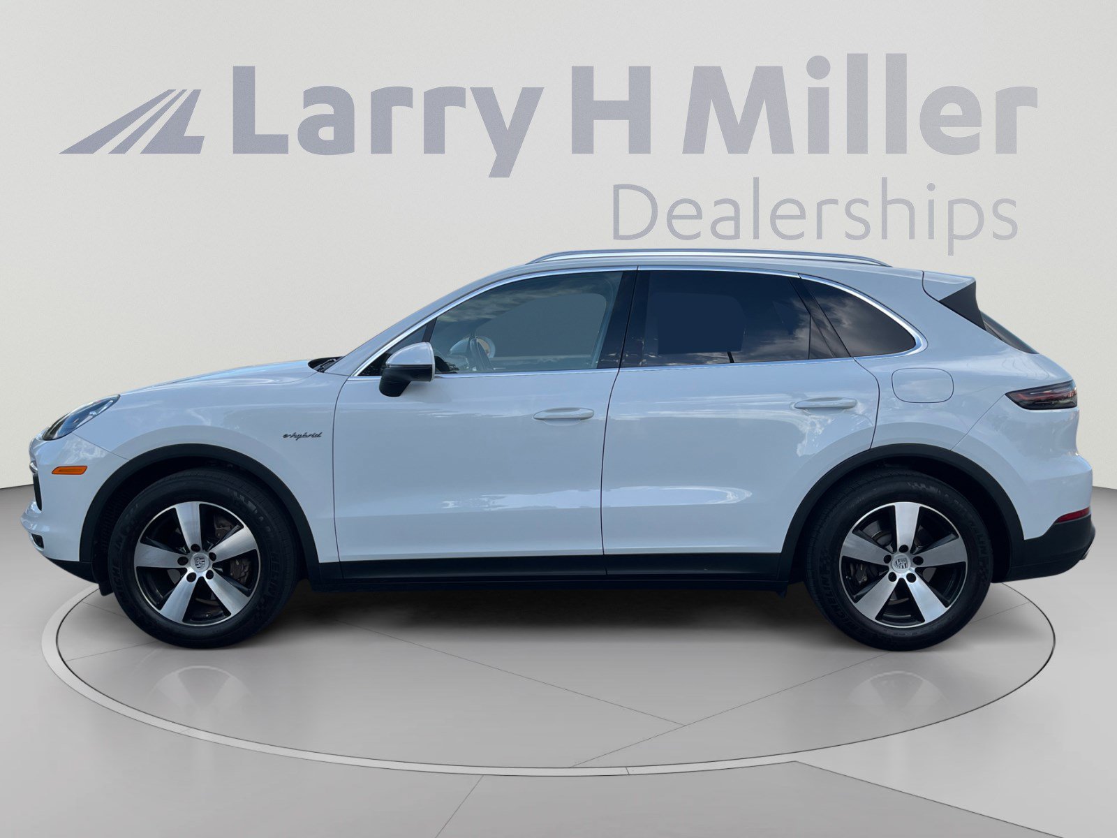 Used 2022 Porsche Cayenne E-Hybrid AWD/4WD image 2