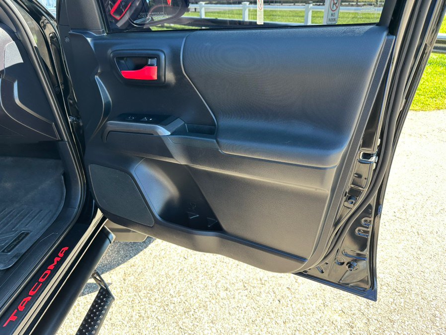 Used 2018 Toyota Tacoma TRD Pro AWD/4WD image 11