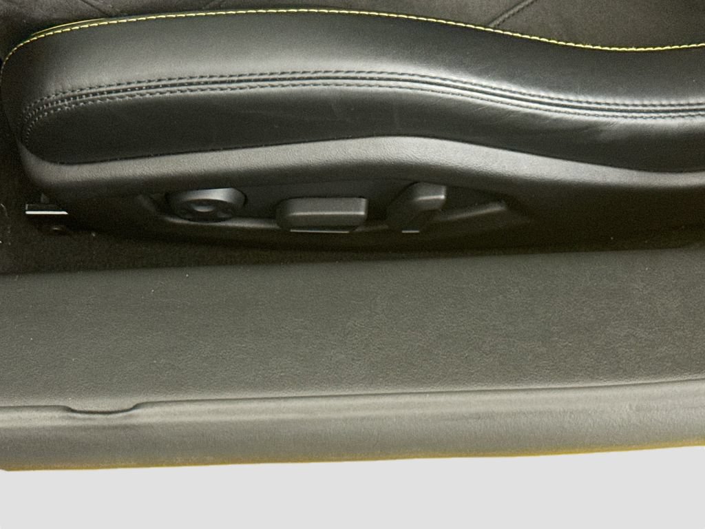 Used 2020 Lamborghini Huracan EVO RWD image 21