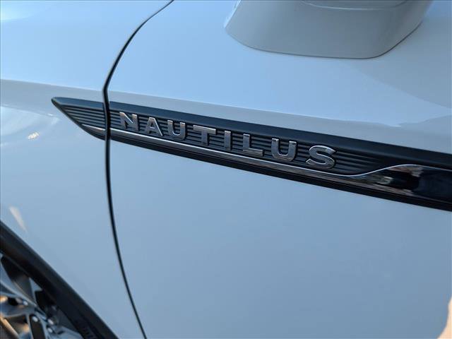 Used 2023 Lincoln Nautilus Reserve image 10