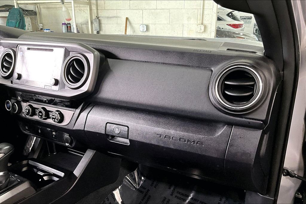 Used 2016 Toyota Tacoma TRD Off-Road w/ Towing Package image 25