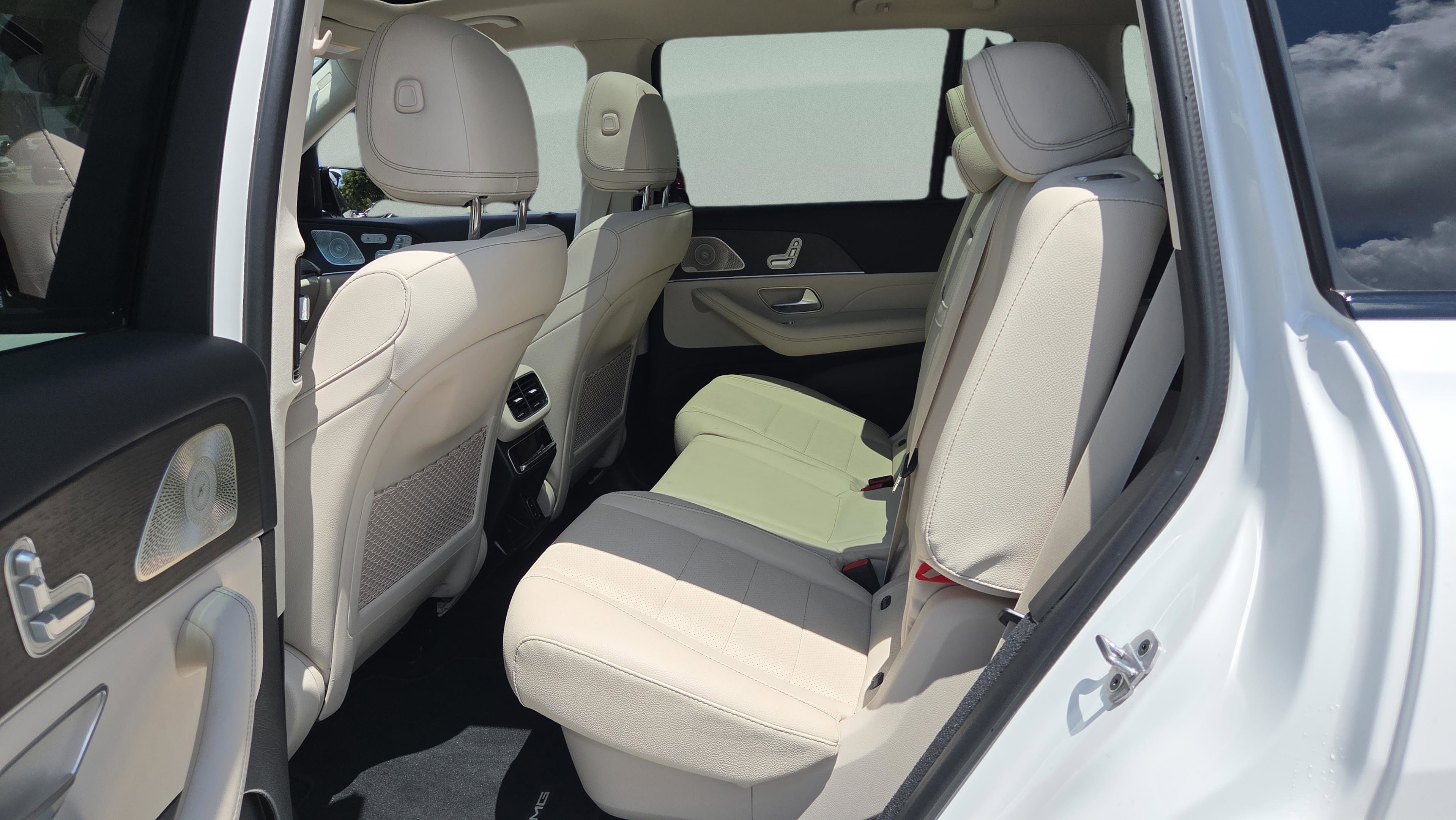 Used 2023 Mercedes-Benz GLS 450 4MATIC image 11