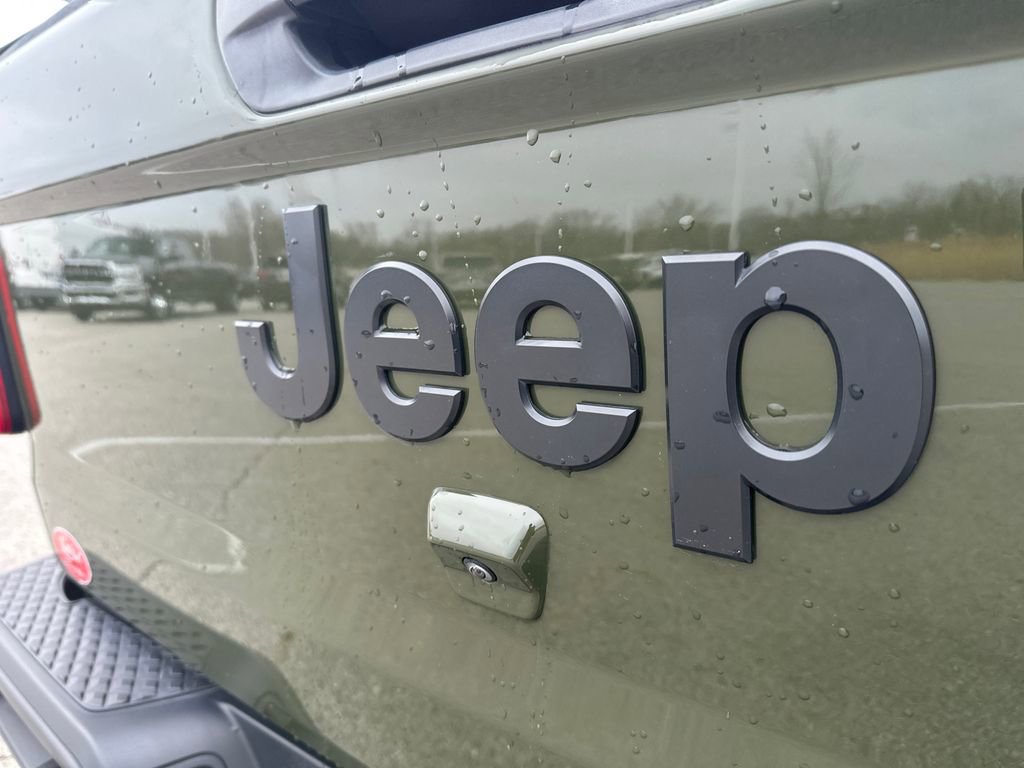 Used 2024 Jeep Gladiator Sport image 35