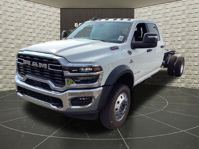 New 2026 RAM 4500 4x4 Crew Cab DRW image 3