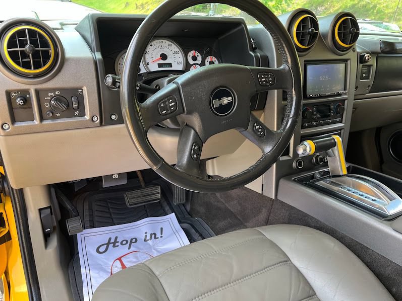 Used 2004 HUMMER H2 w/ Preferred Equipment Group AWD/4WD image 10