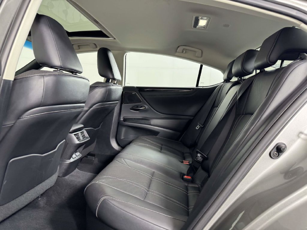 Used 2021 Lexus ES 300h w/ Accessory Package 2 FWD image 33