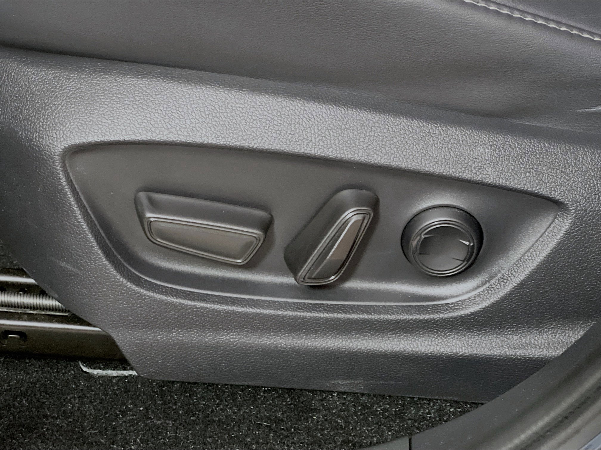 Used 2025 Toyota Crown XLE image 16