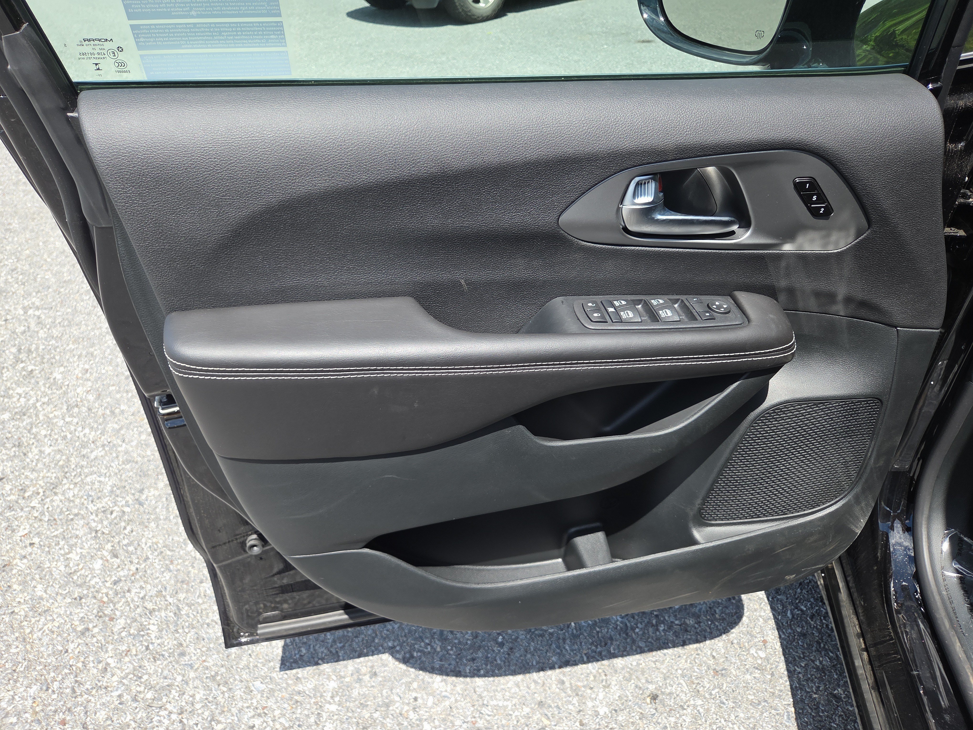 New 2027 Chrysler Pacifica Select FWD image 7