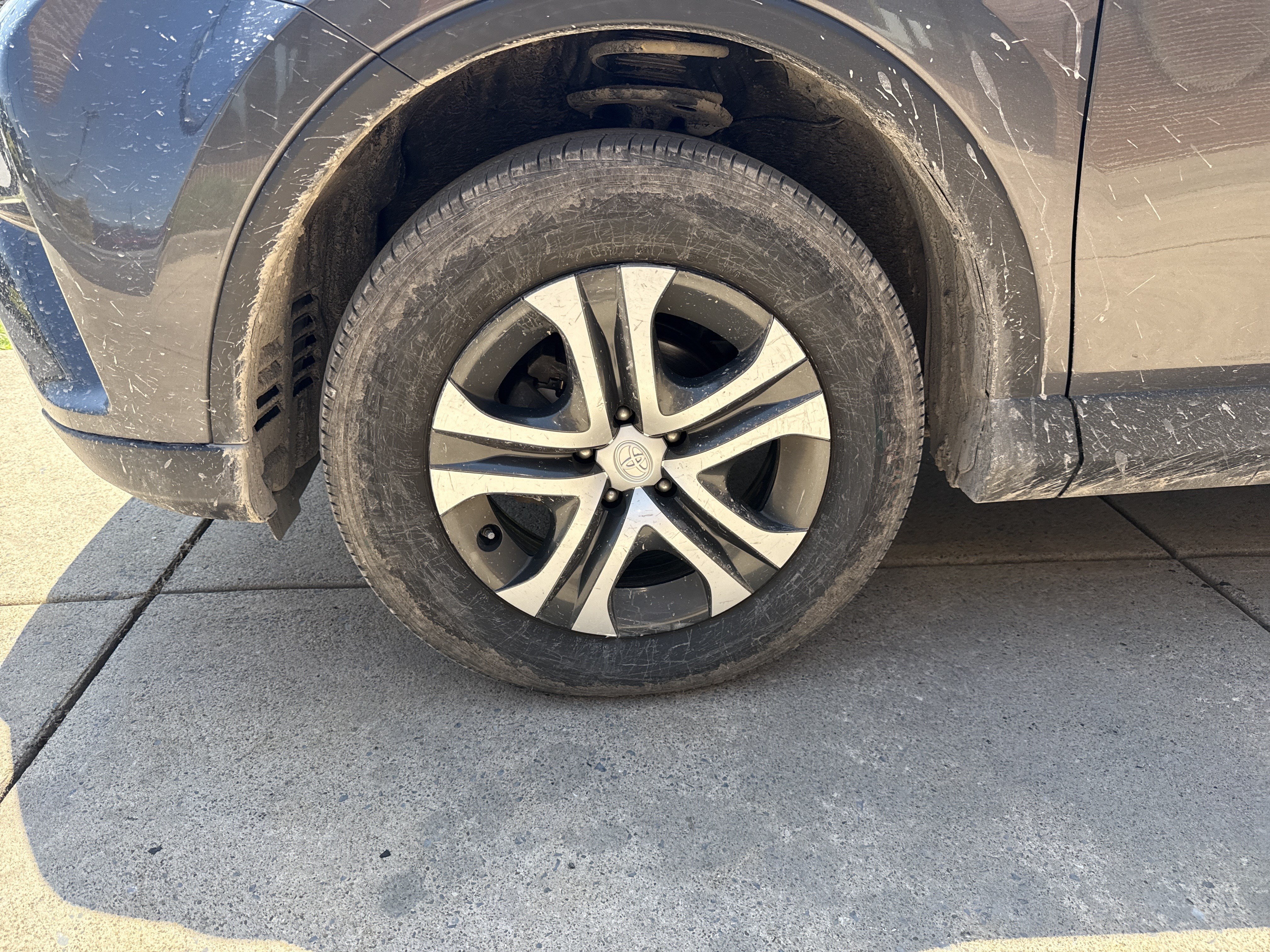 Used 2018 Toyota RAV4 LE w/ All Weather Liner Package AWD/4WD image 10
