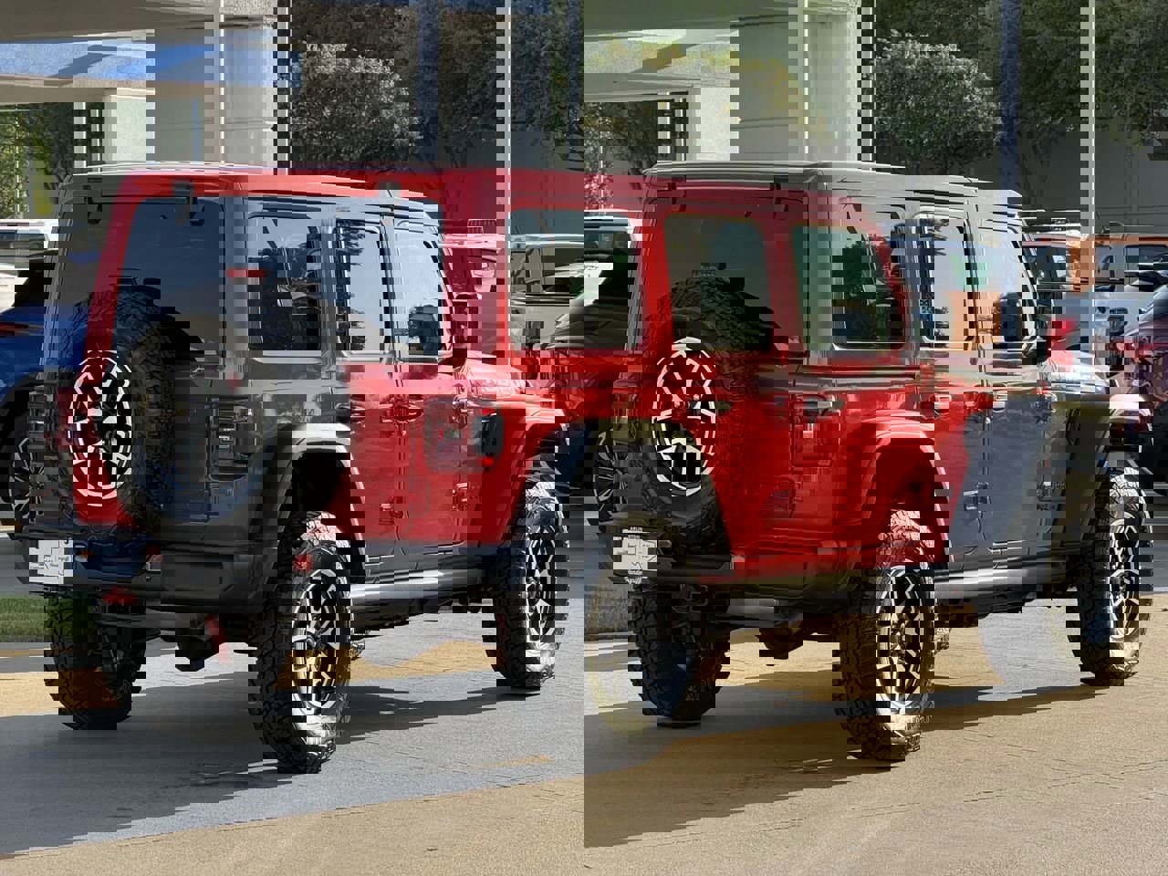 Used 2025 Jeep Wrangler Unlimited Rubicon w/ Convenience Group image 4