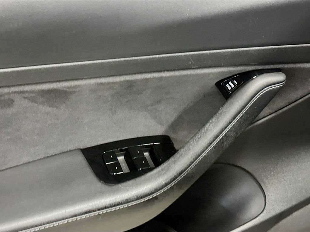 Used 2020 Tesla Model 3 Standard Range Plus image 22
