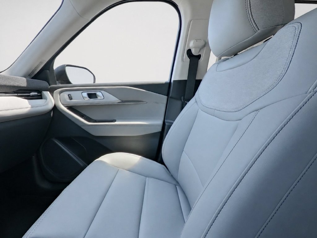 New 2026 Ford Explorer Active AWD/4WD image 13