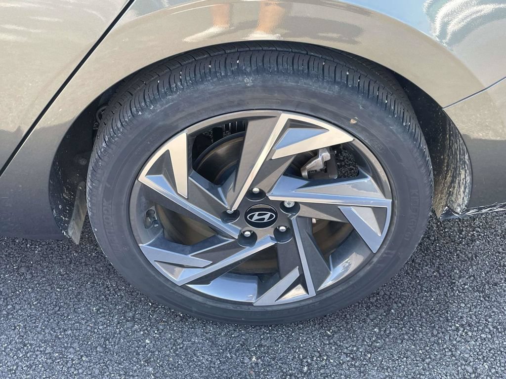 Used 2024 Hyundai Elantra Limited FWD image 9