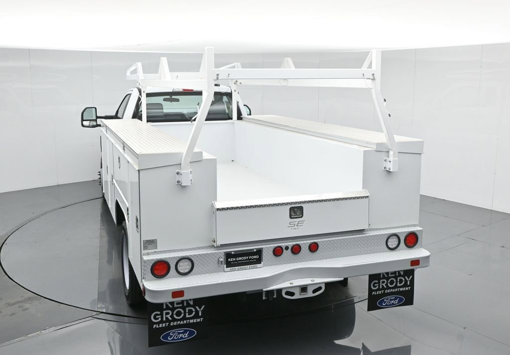 New 2025 Ford F450 XL w/ XL Chrome Package RWD image 46