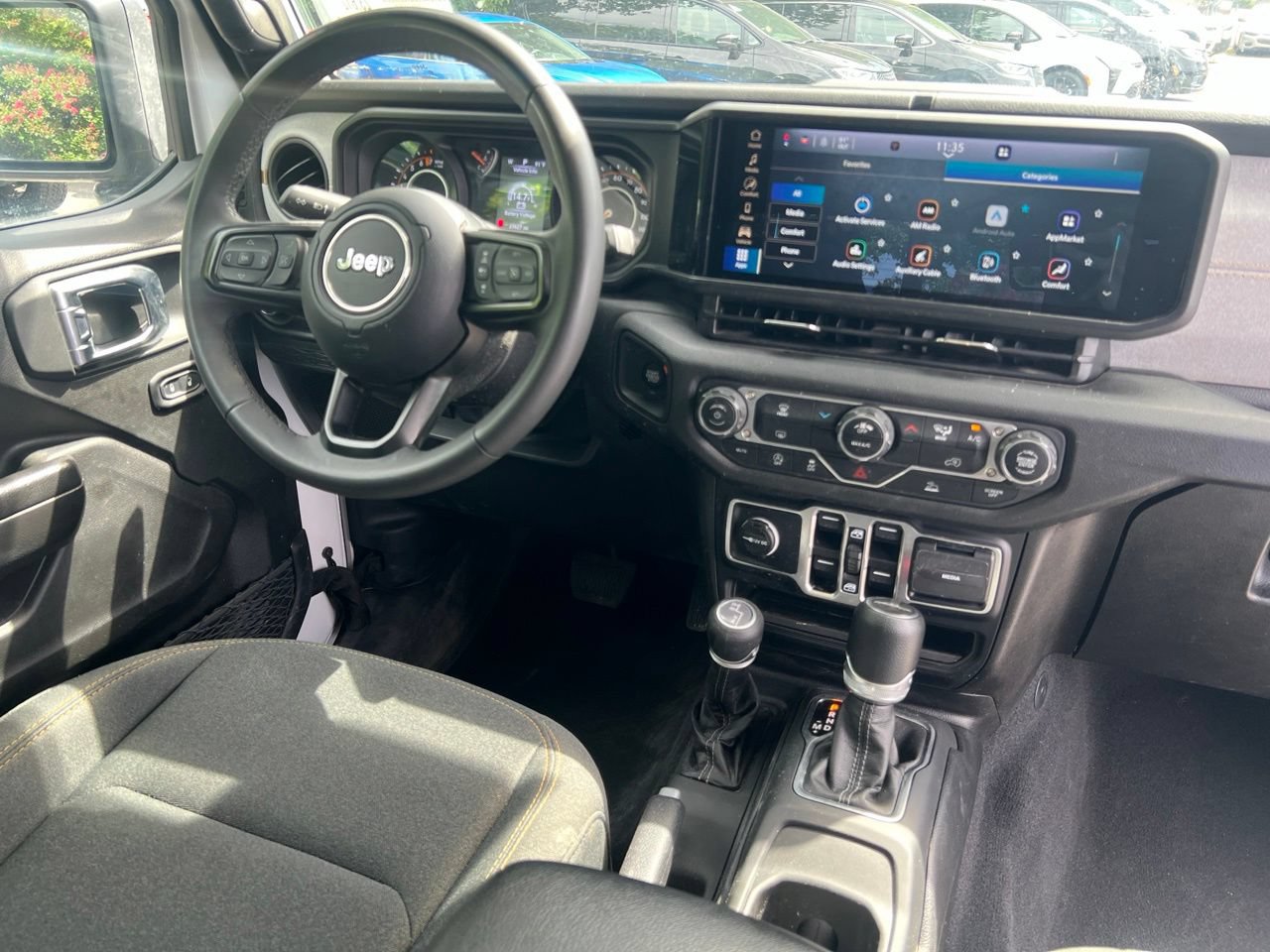 Used 2025 Jeep Gladiator Sport AWD/4WD image 21