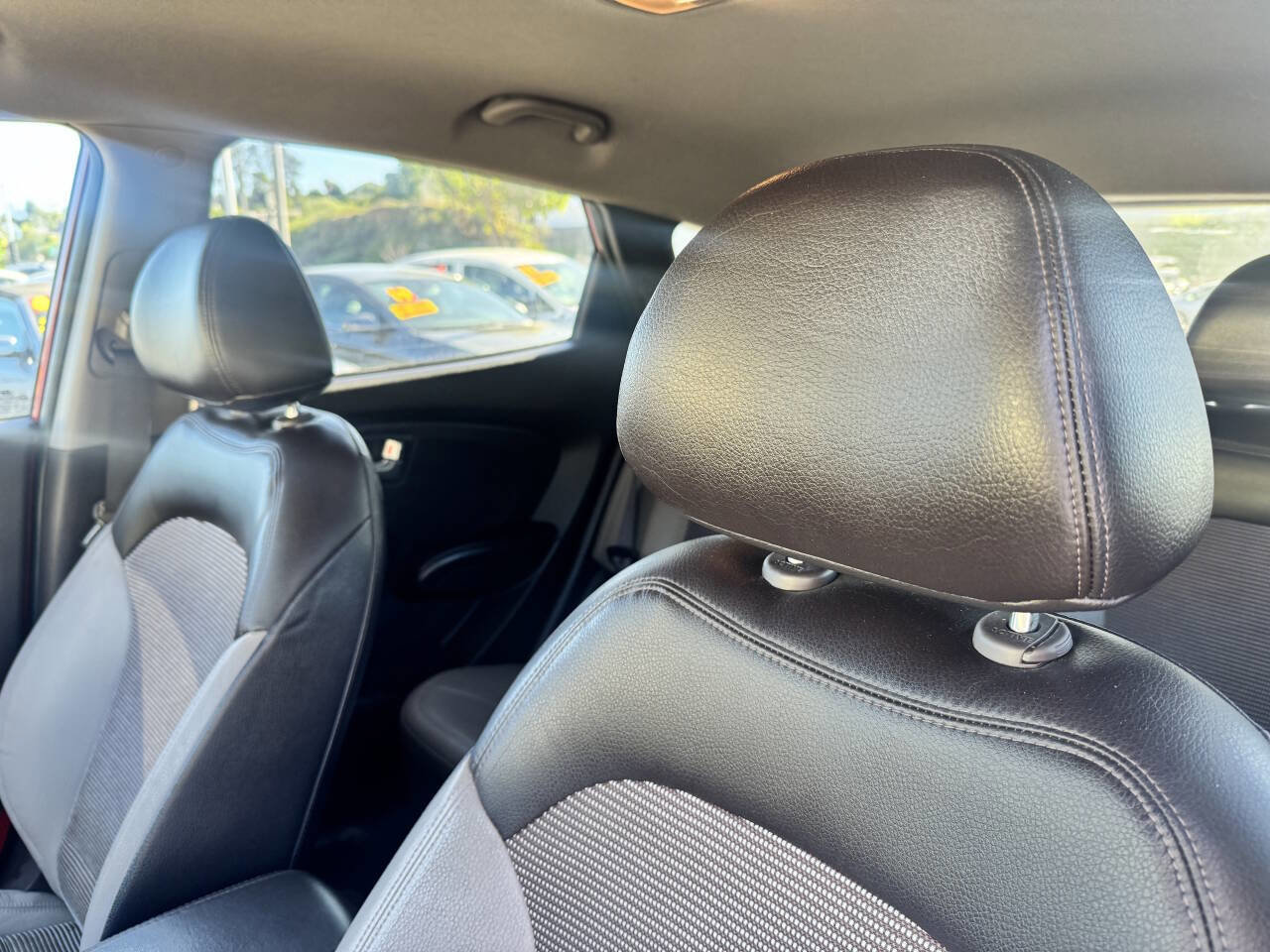 Used 2011 Hyundai Tucson GLS w/ Navigation Pkg 2 image 11