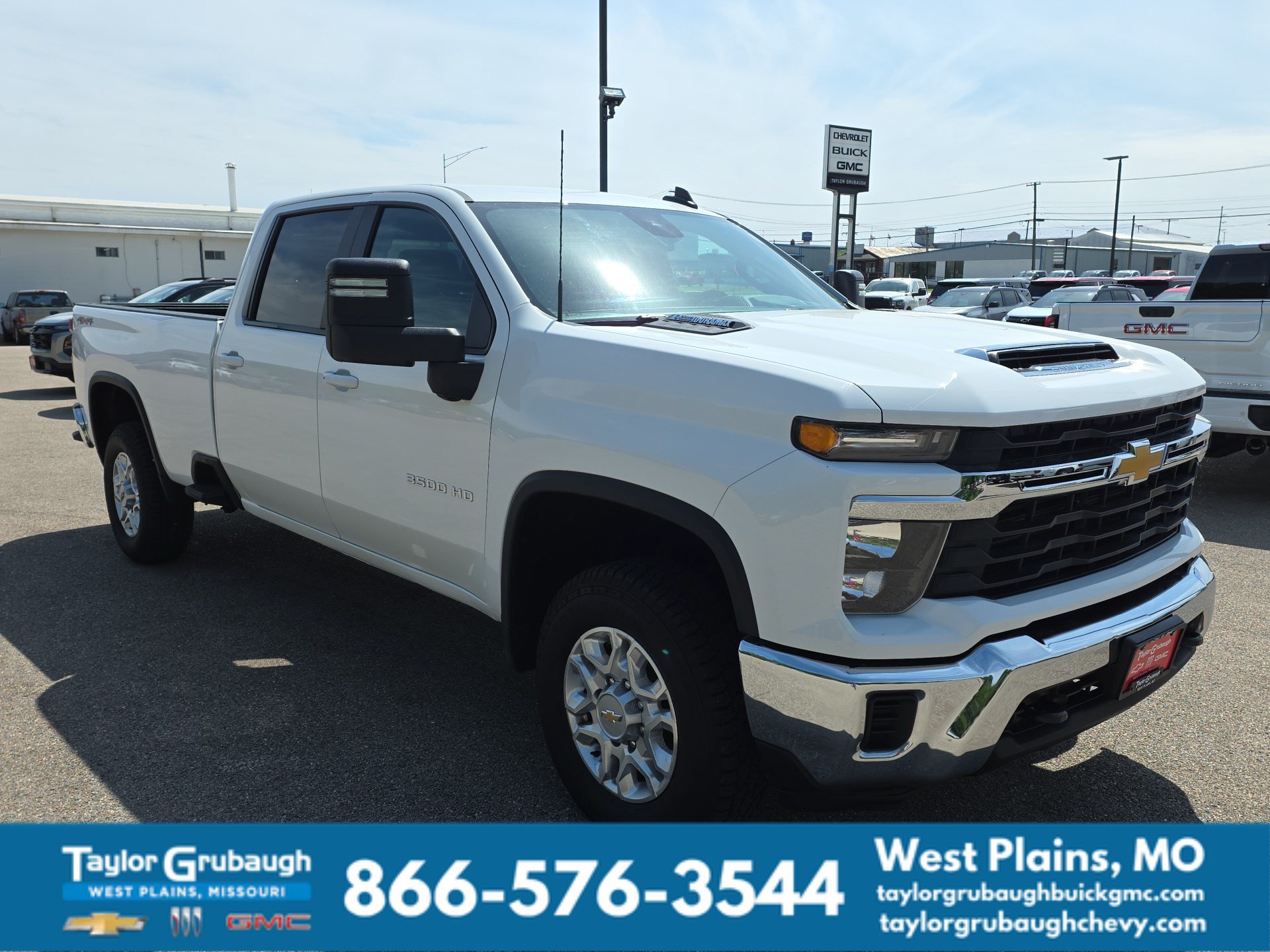 Used 2024 Chevrolet Silverado 3500 LT AWD/4WD image 2
