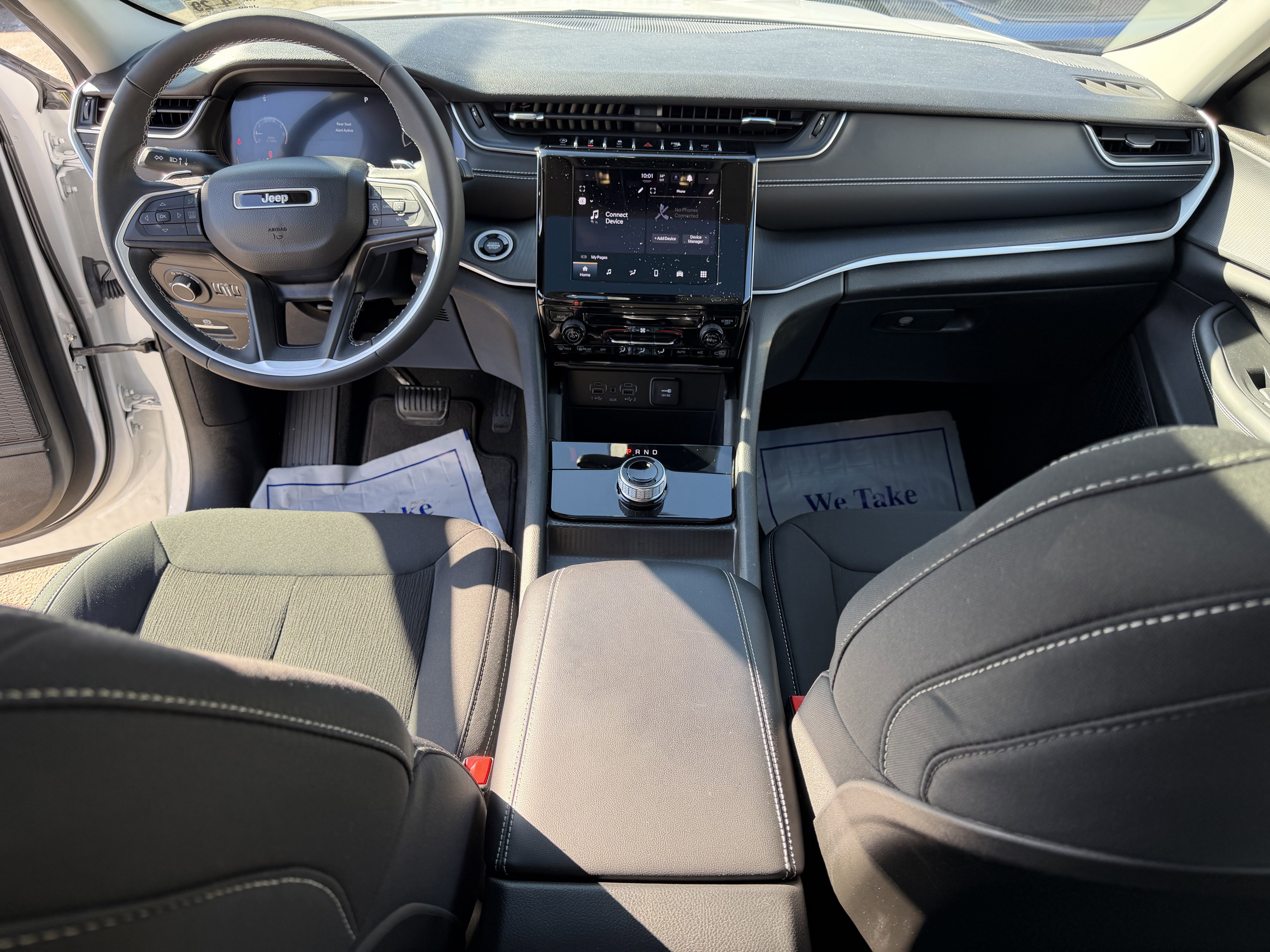 Used 2024 Jeep Grand Cherokee Laredo X w/ Trailer Tow Package image 16