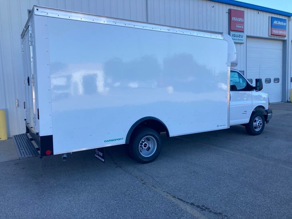 New 2026 GMC Savana 4500 w/ Power Convenience Package RWD image 3