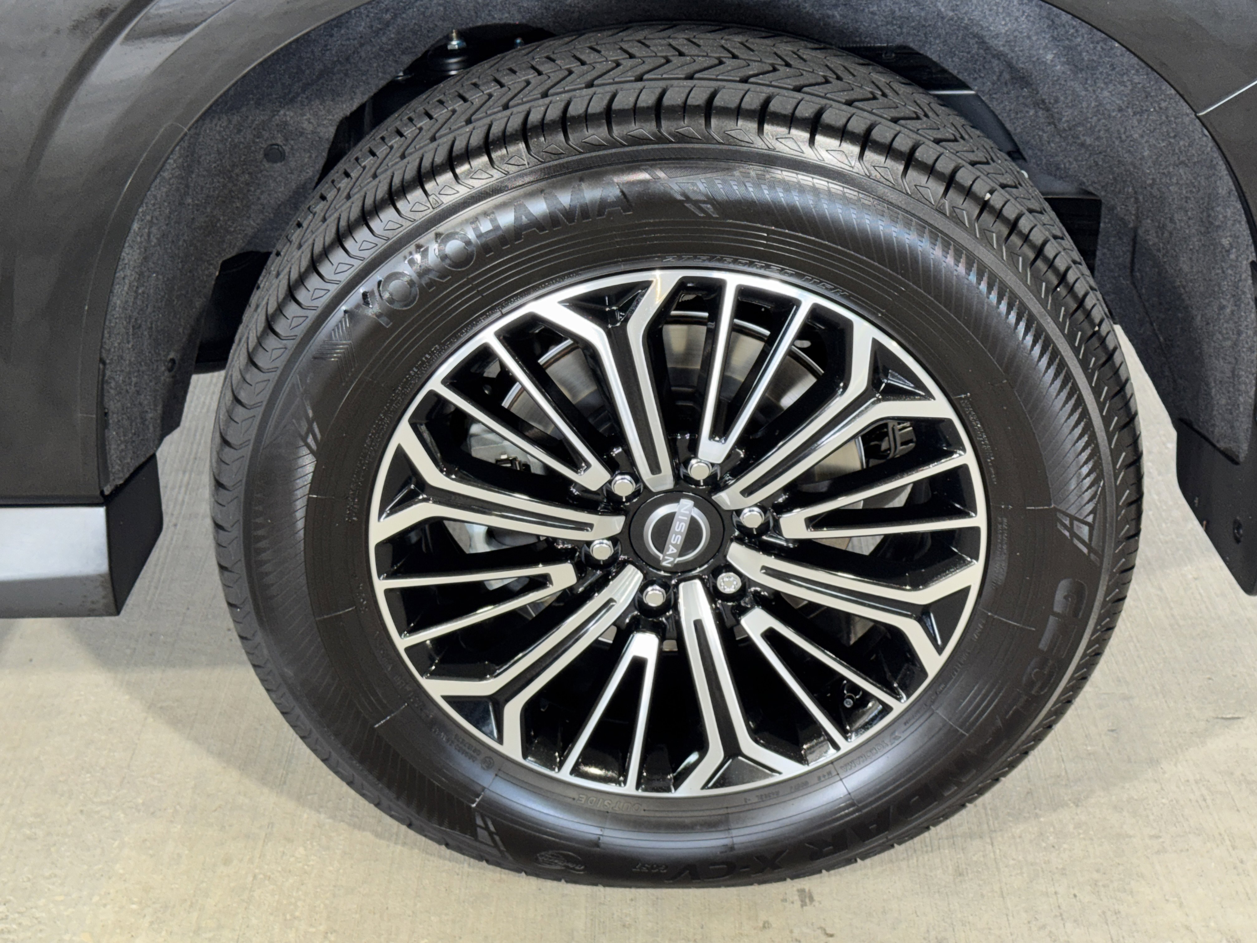 Used 2025 Nissan Armada Platinum image 38
