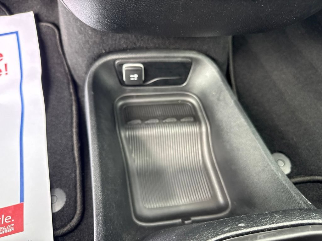 Used 2025 Chrysler Pacifica Select FWD image 23