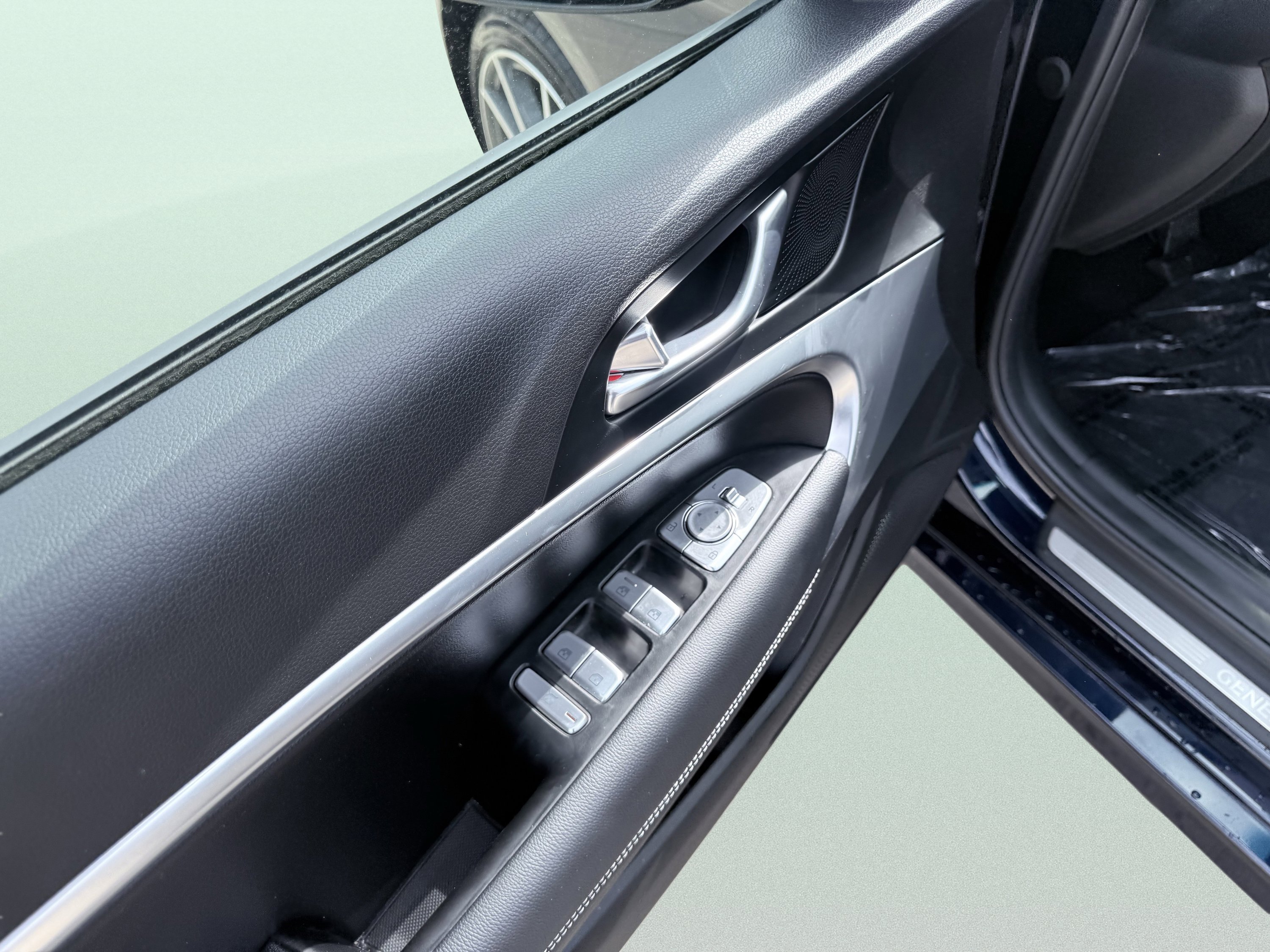 Used 2026 Genesis G70 2.5T image 21