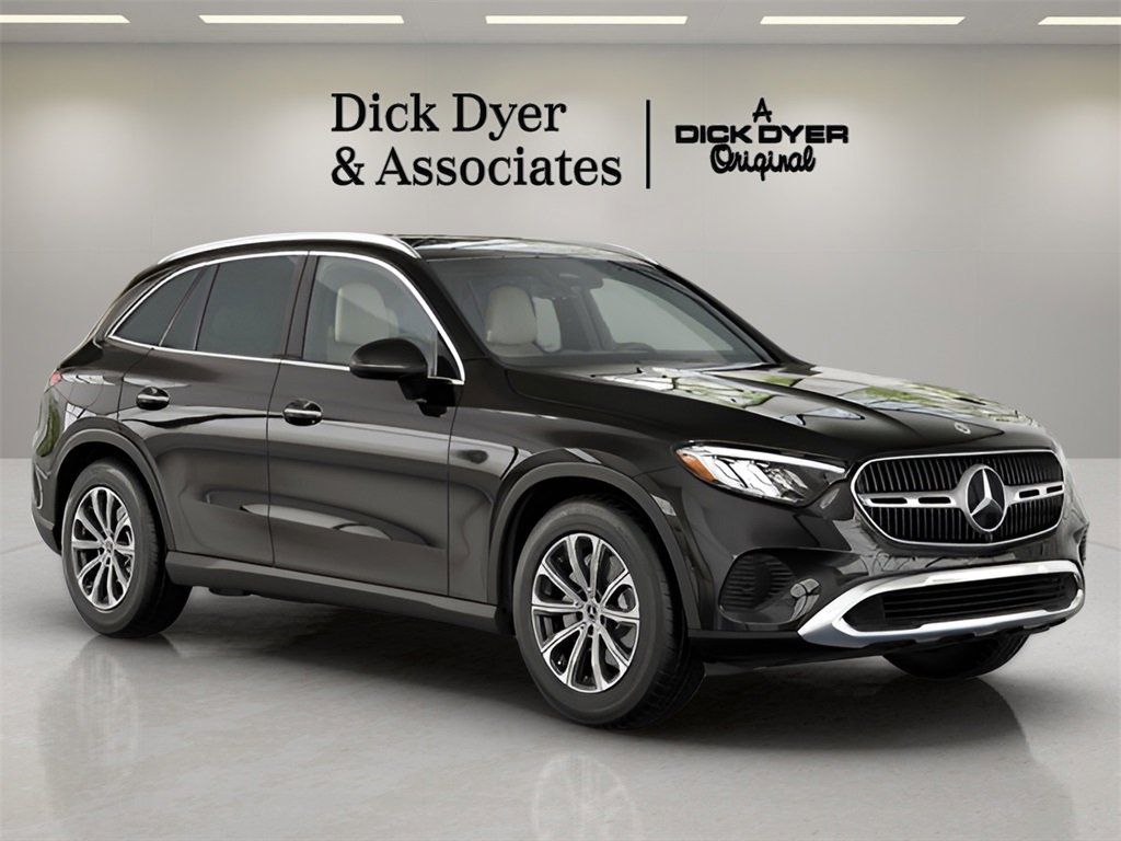 Used 2025 Mercedes-Benz GLC 300 4MATIC image 33