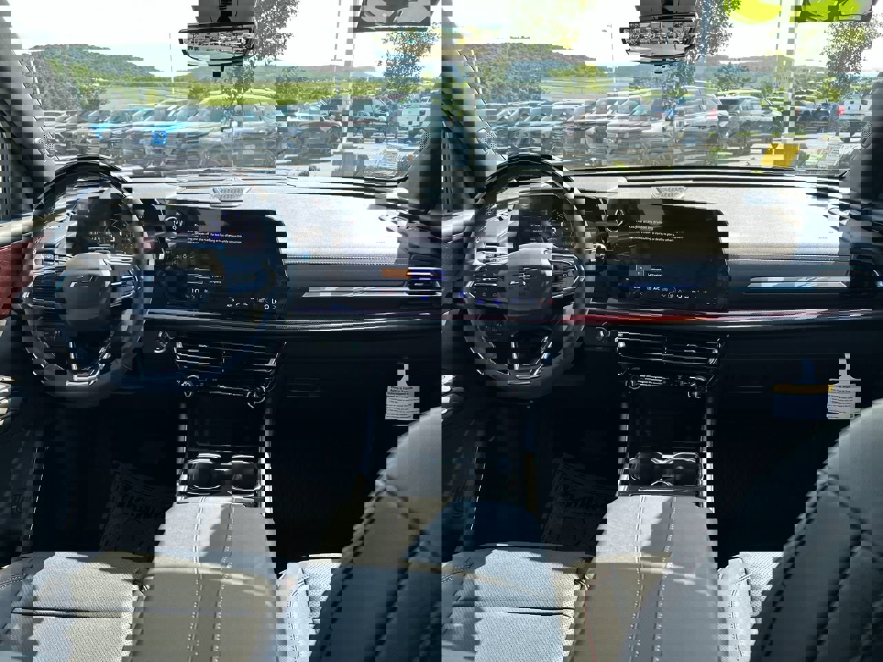 New 2025 Chevrolet Traverse Z71 w/ Enhanced Driving Package image 17