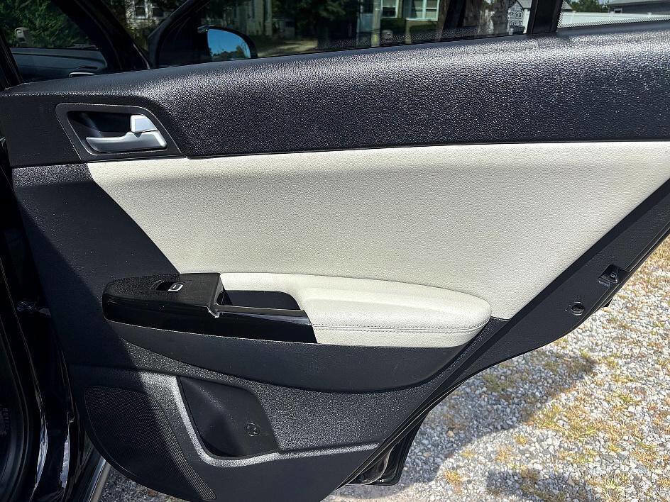 Used 2017 Kia Sportage SX image 16