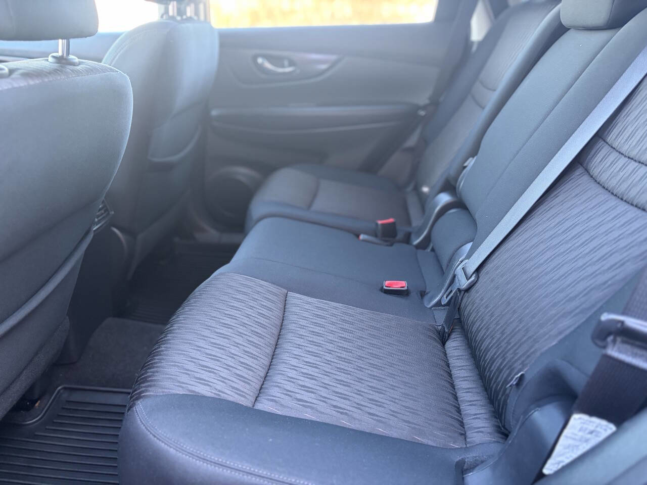 Used 2017 Nissan Rogue SV image 15