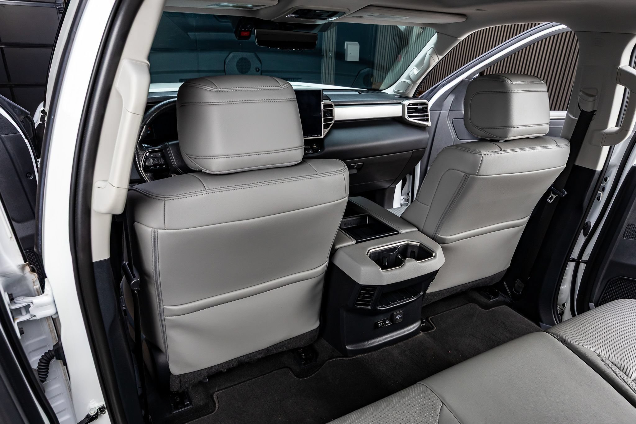 Used 2024 Toyota Tundra Limited AWD/4WD image 35