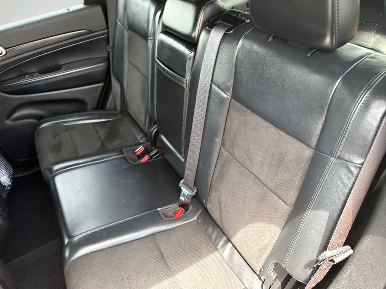 Used 2021 Jeep Grand Cherokee Laredo X RWD image 29