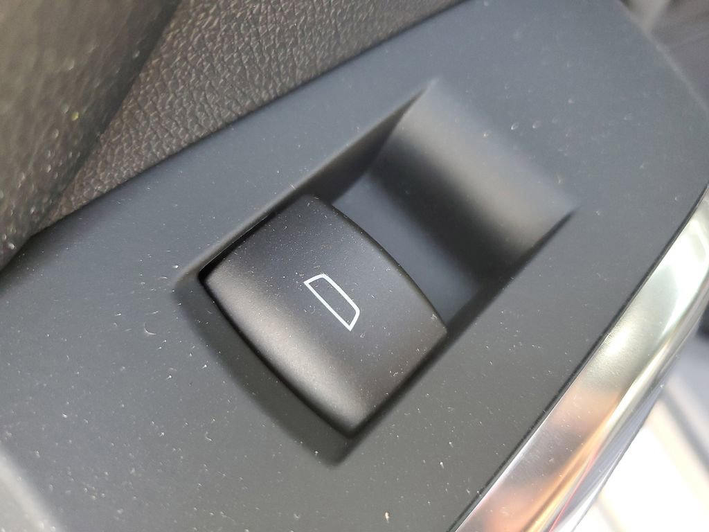 Used 2025 Chevrolet Traverse LT image 17