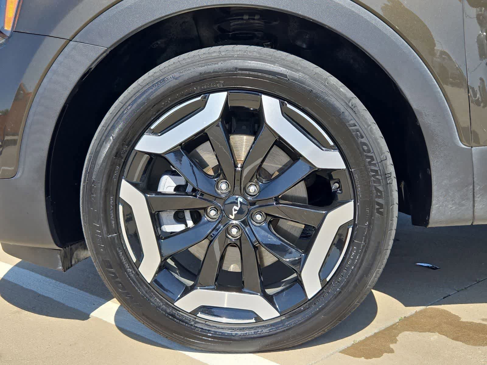 Certified 2023 Kia Telluride EX w/ EX Captain's Chair Package FWD image 12