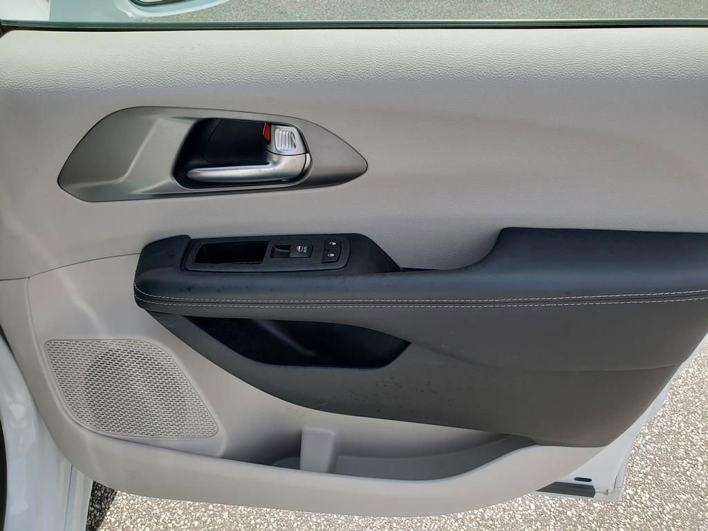Used 2022 Chrysler Pacifica Touring-L FWD image 20