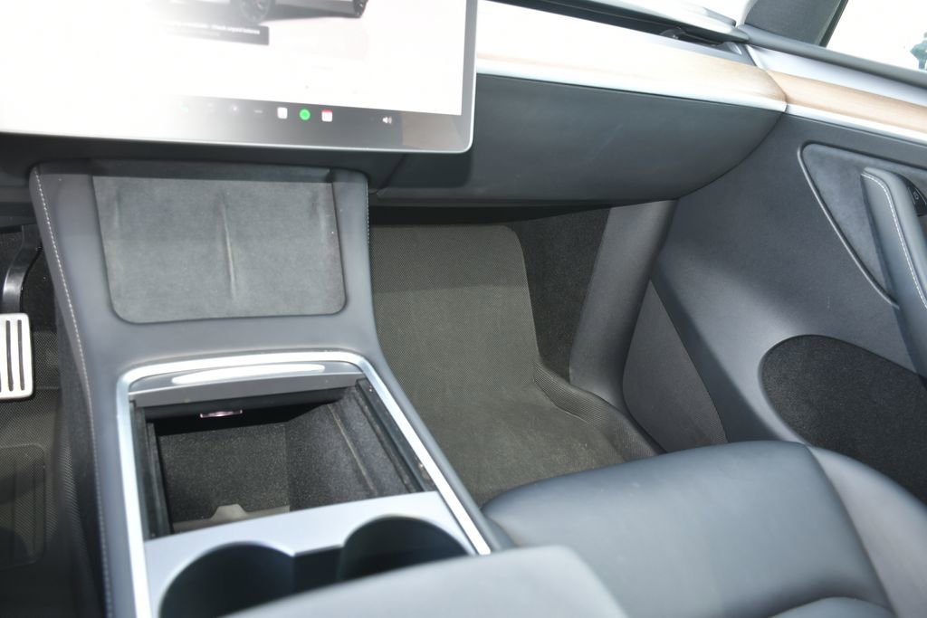 Used 2023 Tesla Model Y Performance AWD/4WD image 34