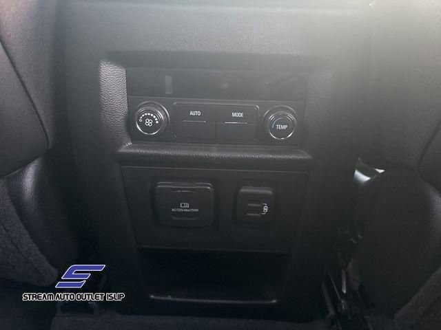 Used 2022 Chevrolet Traverse RS image 20