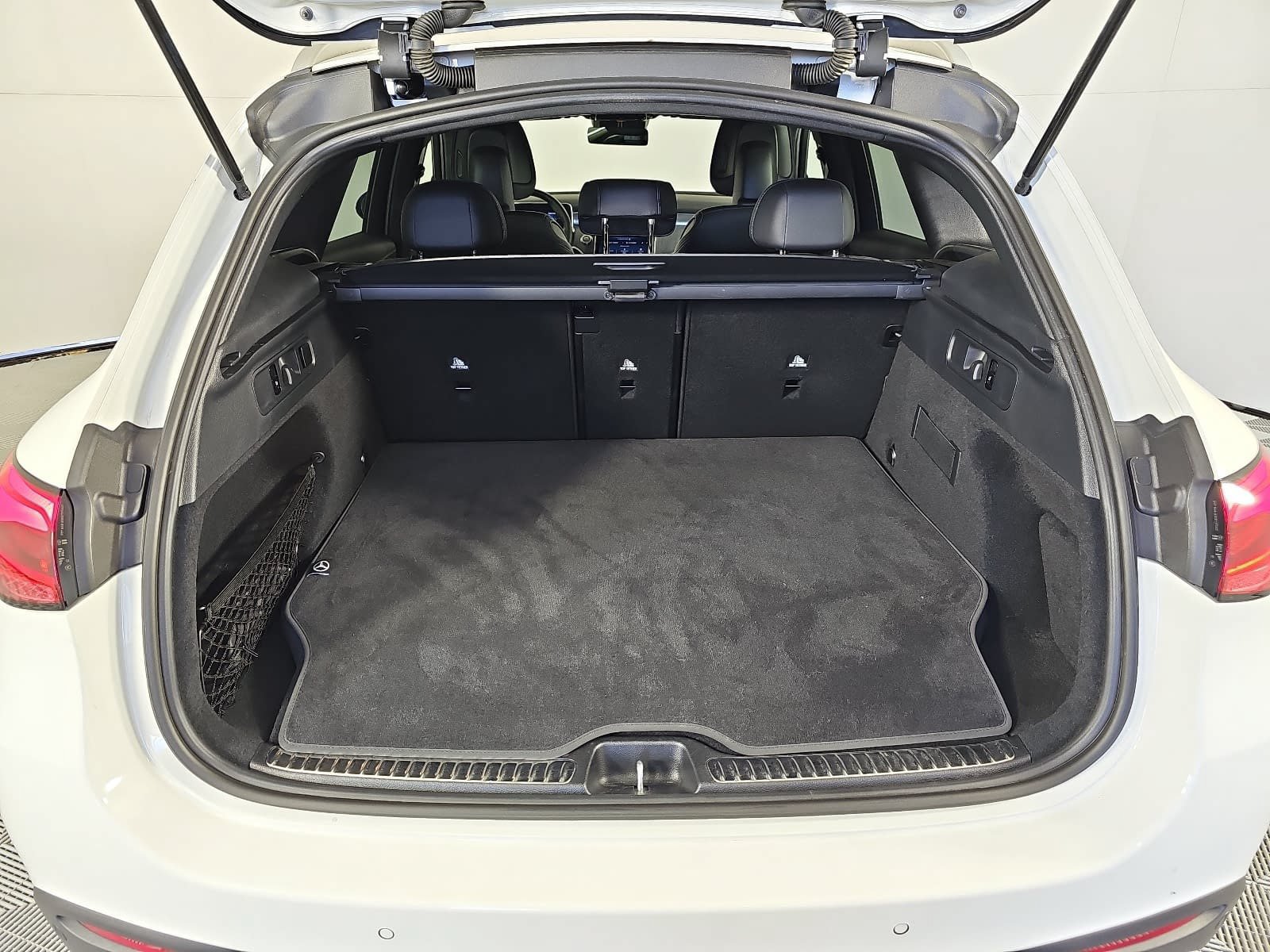 Used 2025 Mercedes-Benz GLC 350e 4MATIC w/ AMG Line image 12