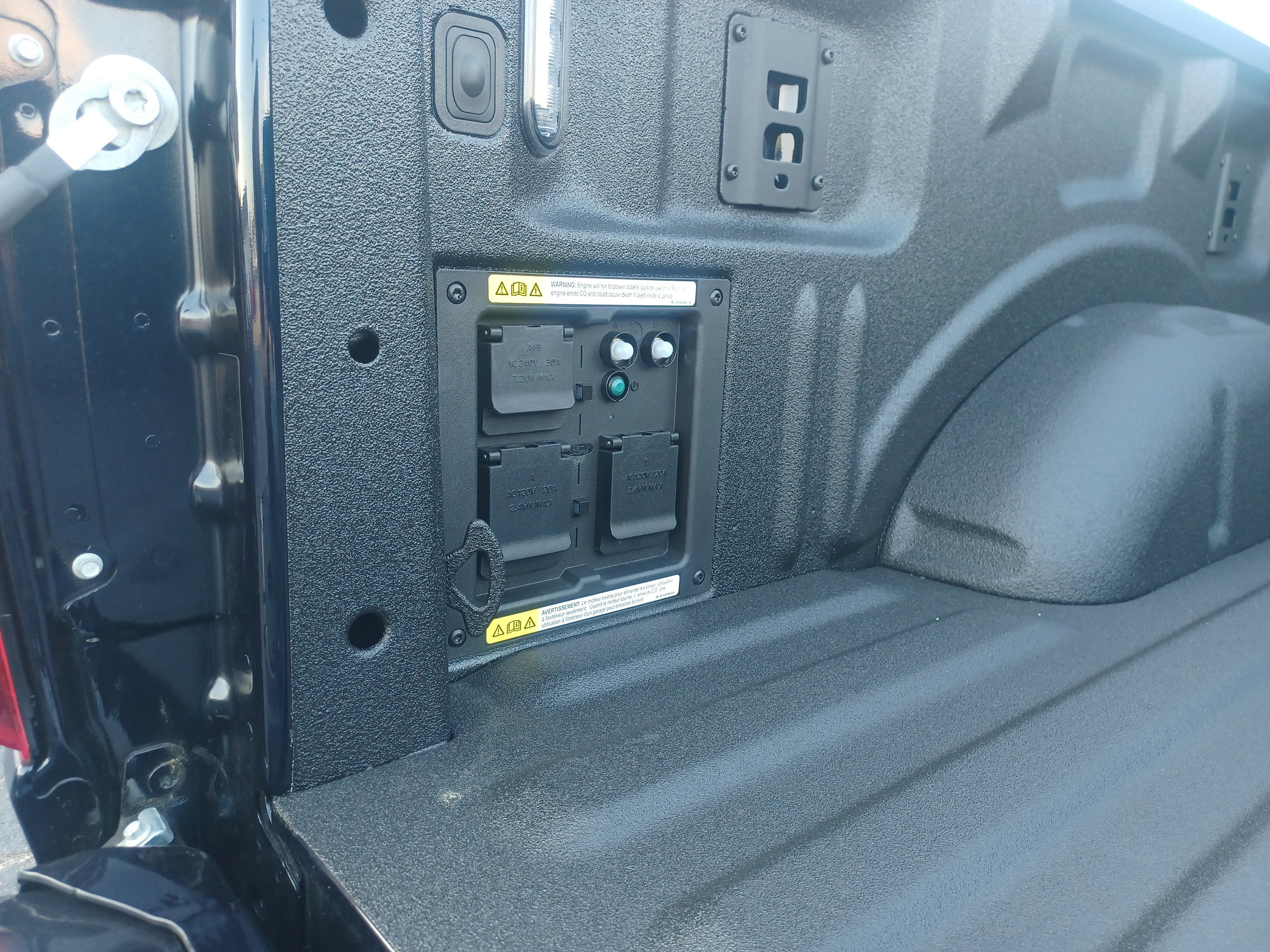 New 2025 Ford F150 Lariat w/ Equipment Group 502A High image 9