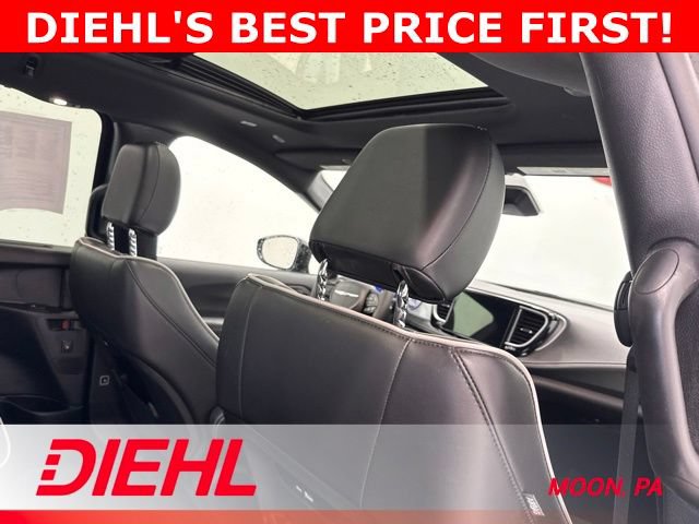 Used 2025 Chrysler Pacifica Limited FWD image 14