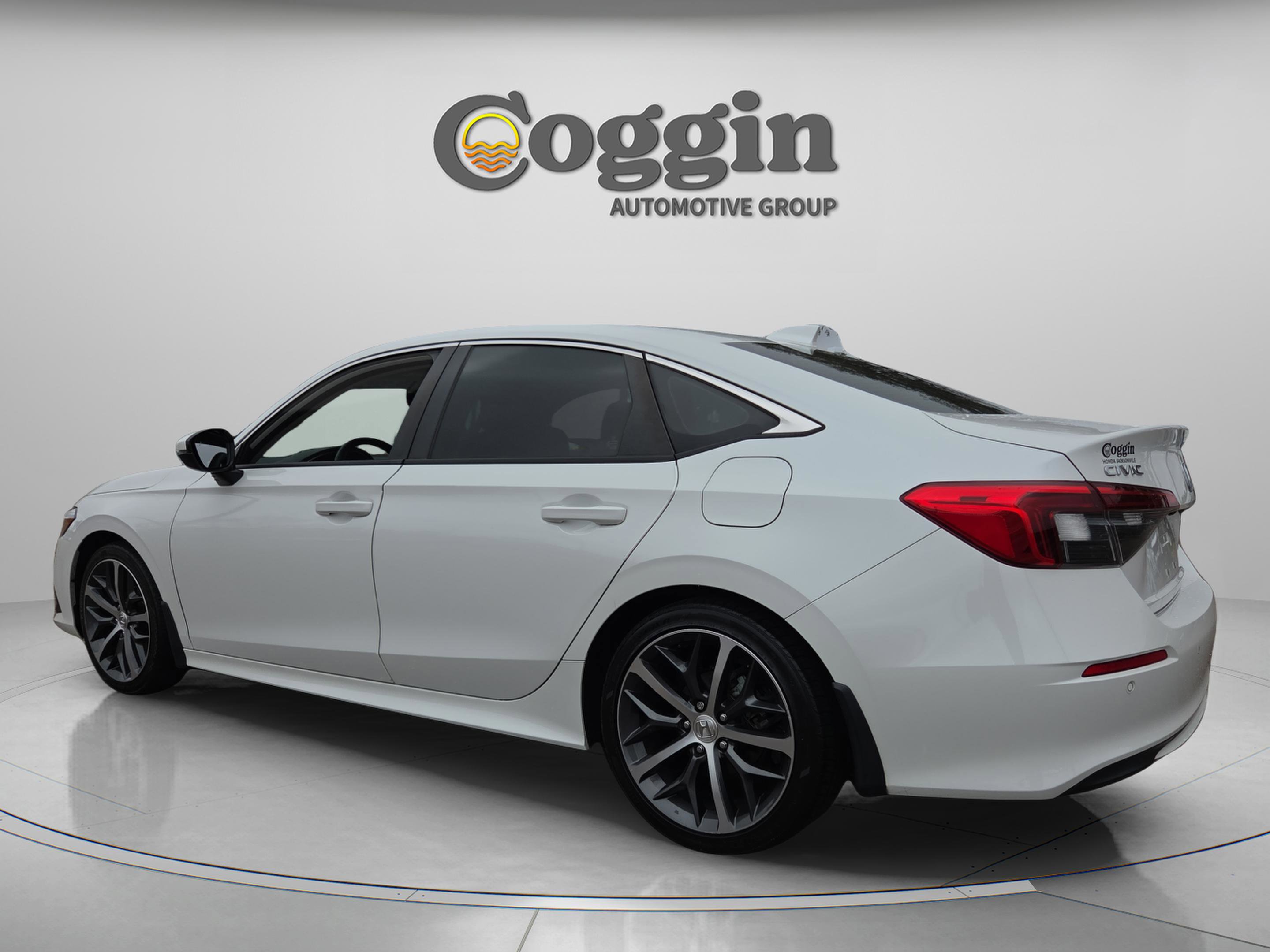 Used 2023 Honda Civic Touring image 4