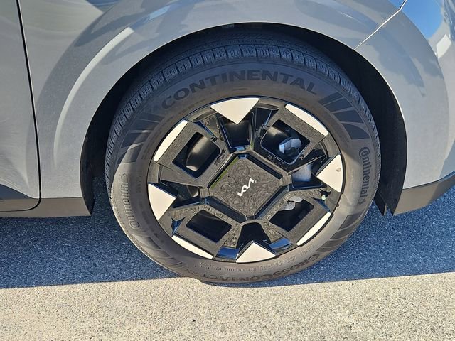 Used 2025 Kia Carnival EX image 5