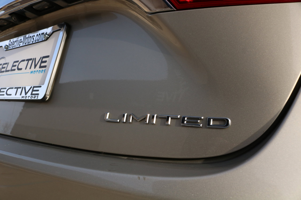 Used 2014 Toyota Avalon Limited image 9